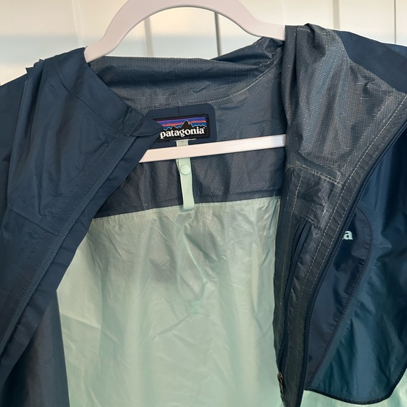 Patagonia Blue and Mint light windbreaker - Picture 3 of 4